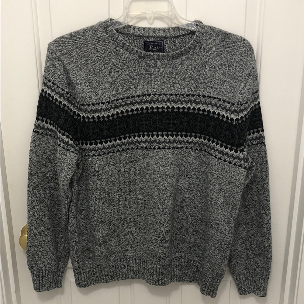 Bass Men's Sweater in Gray and Black snowflake design